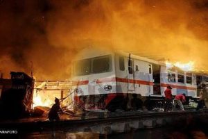 Kereta Api terbakar